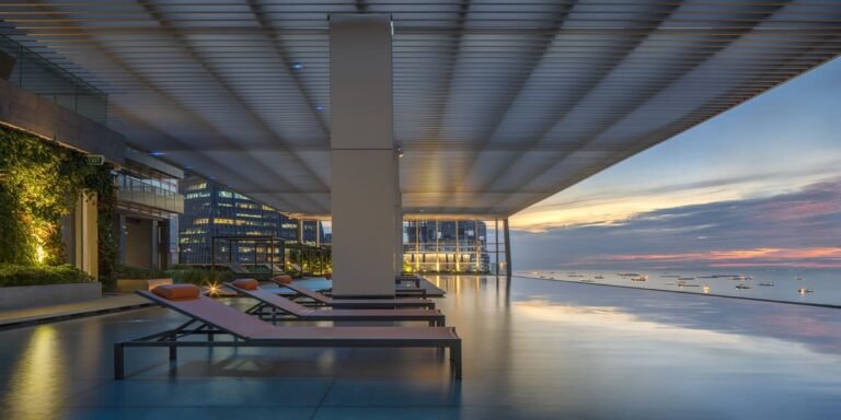 wallich-residence-infinite-pool.jpg